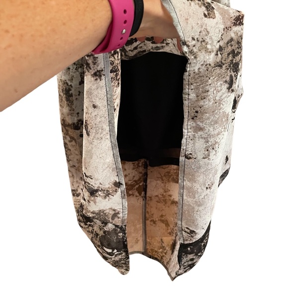 H&M asymmetrical high-low black/white/beige tank, lined. Sz 4. - Picture 5 of 8